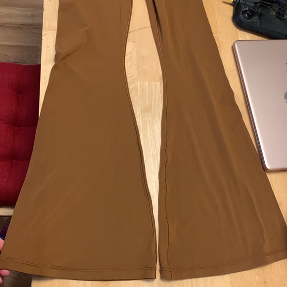 Aerie crossover flare leggings - Picture 3 of 4